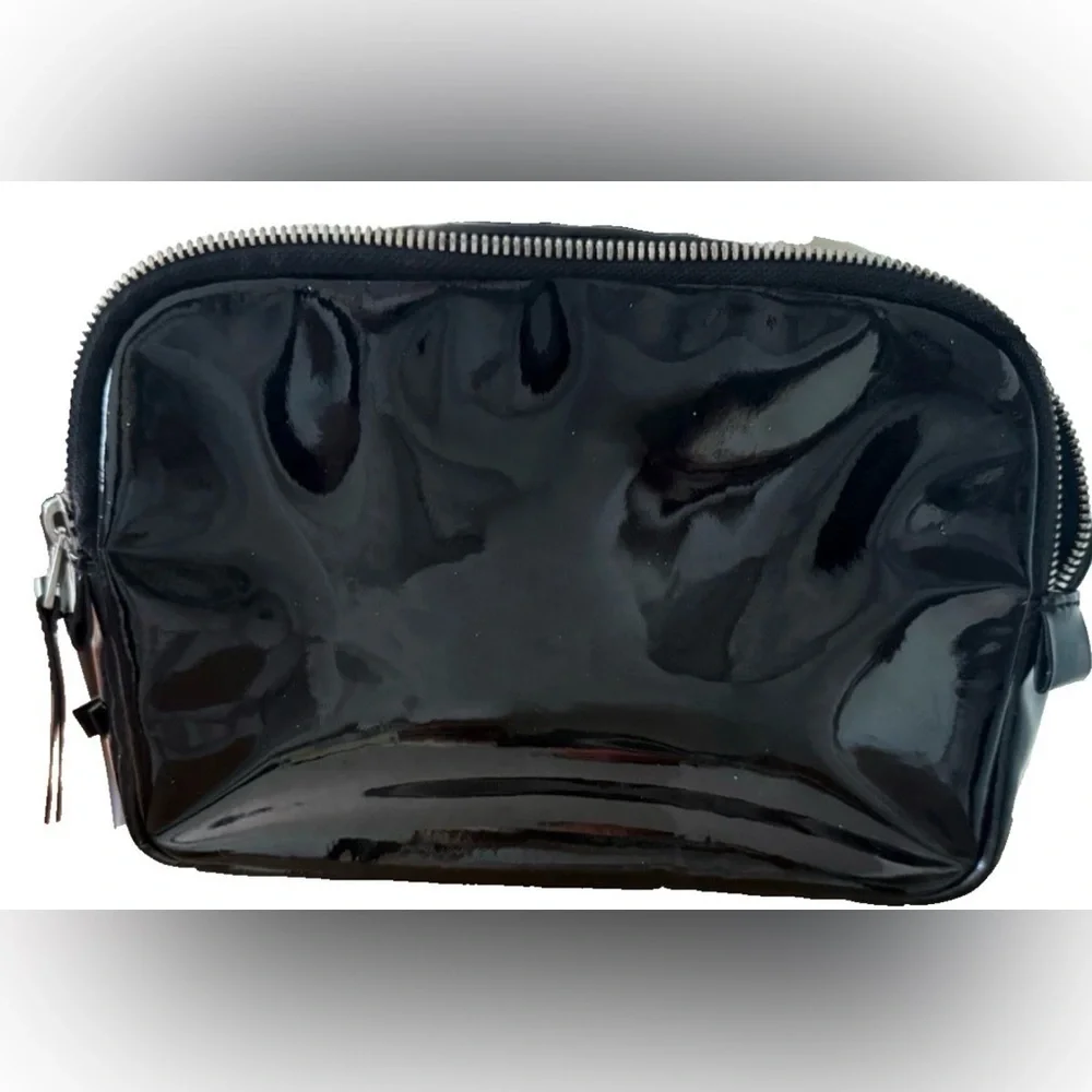 Tumi Cosmetic Travel Toiletries Pouch Case Patent leather